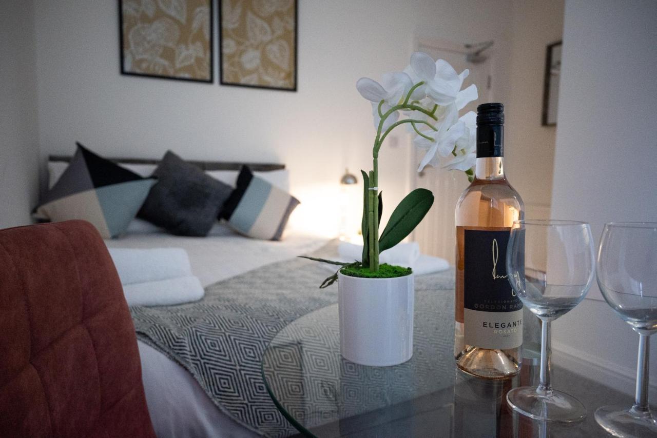 Elmo River Studios - 6 En-Suites In Wallasey - Easy Parking - Short And Long Stays Welcome Eksteriør billede