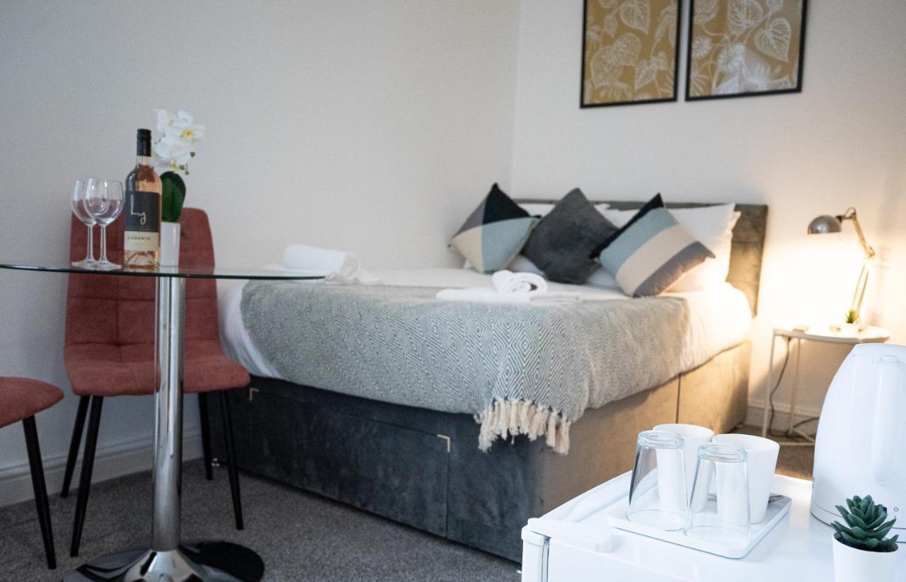 Elmo River Studios - 6 En-Suites In Wallasey - Easy Parking - Short And Long Stays Welcome Eksteriør billede