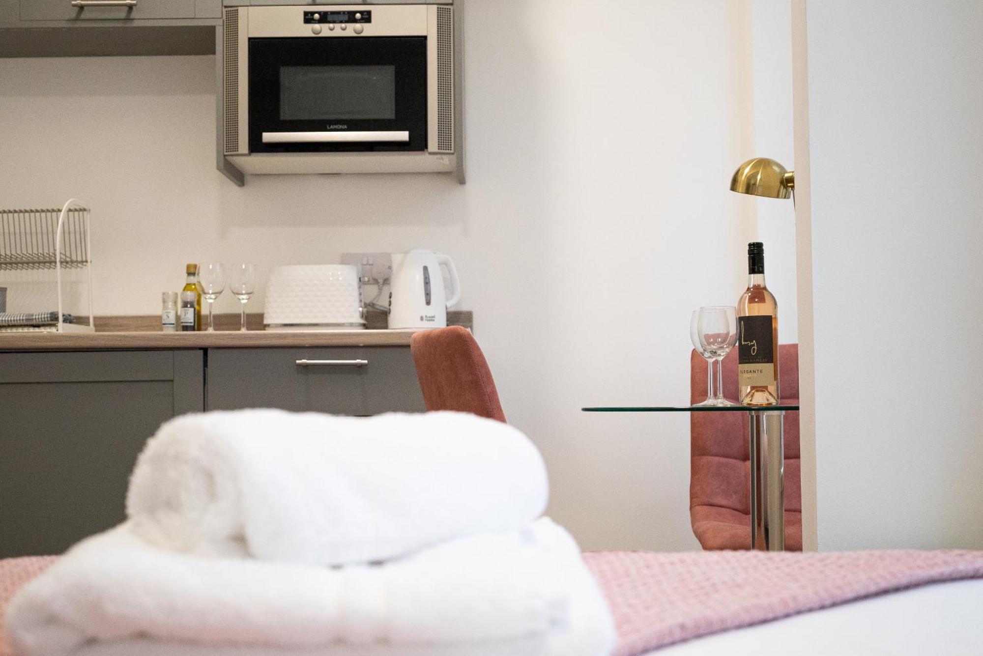 Elmo River Studios - 6 En-Suites In Wallasey - Easy Parking - Short And Long Stays Welcome Eksteriør billede