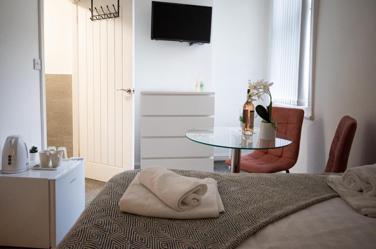 Elmo River Studios - 6 En-Suites In Wallasey - Easy Parking - Short And Long Stays Welcome Eksteriør billede