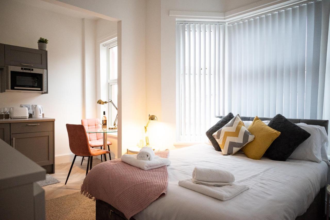 Elmo River Studios - 6 En-Suites In Wallasey - Easy Parking - Short And Long Stays Welcome Eksteriør billede