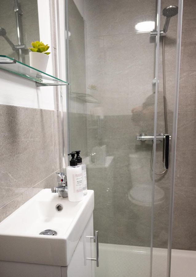 Elmo River Studios - 6 En-Suites In Wallasey - Easy Parking - Short And Long Stays Welcome Eksteriør billede