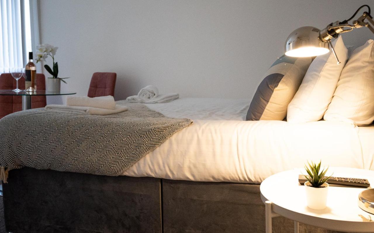 Elmo River Studios - 6 En-Suites In Wallasey - Easy Parking - Short And Long Stays Welcome Eksteriør billede