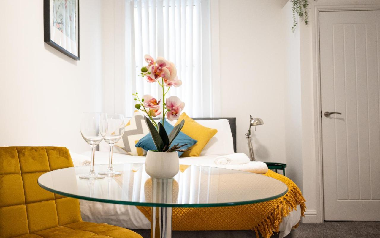 Elmo River Studios - 6 En-Suites In Wallasey - Easy Parking - Short And Long Stays Welcome Eksteriør billede