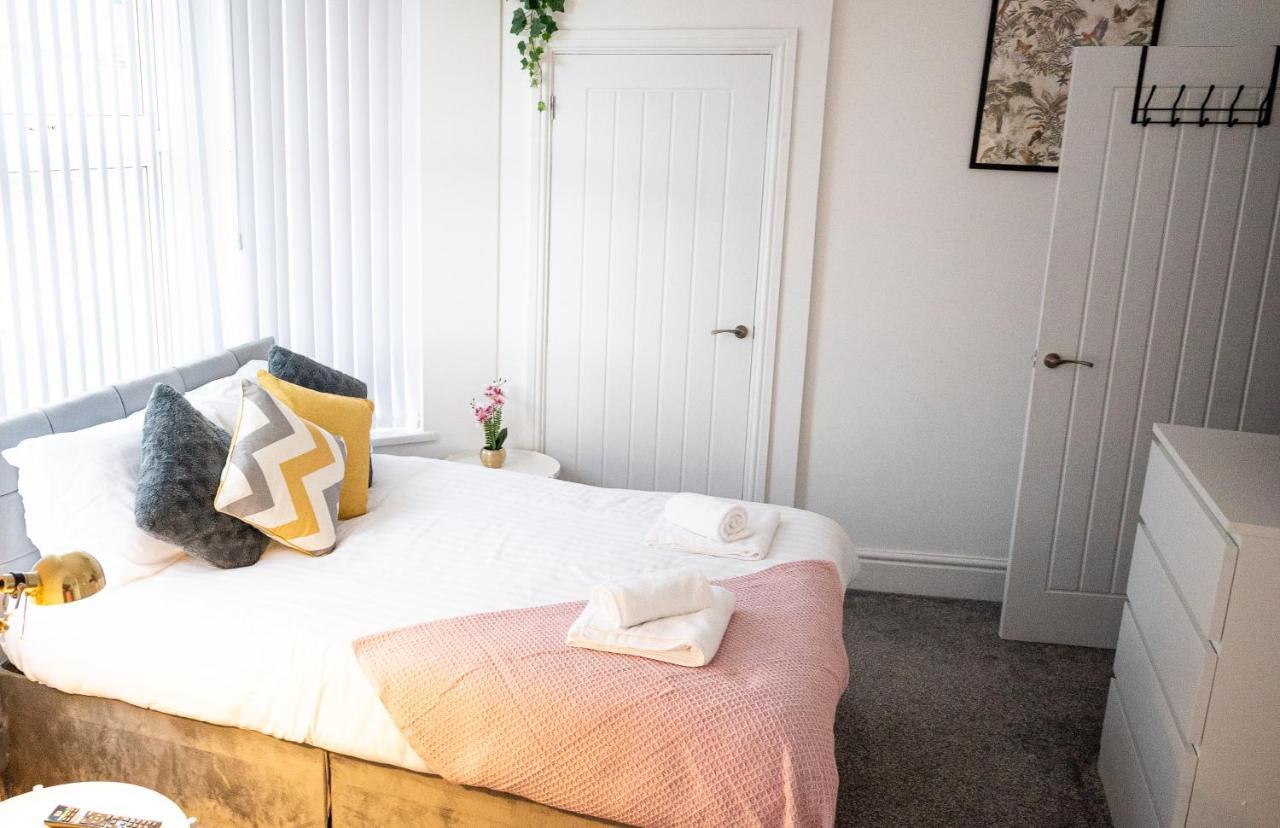 Elmo River Studios - 6 En-Suites In Wallasey - Easy Parking - Short And Long Stays Welcome Eksteriør billede