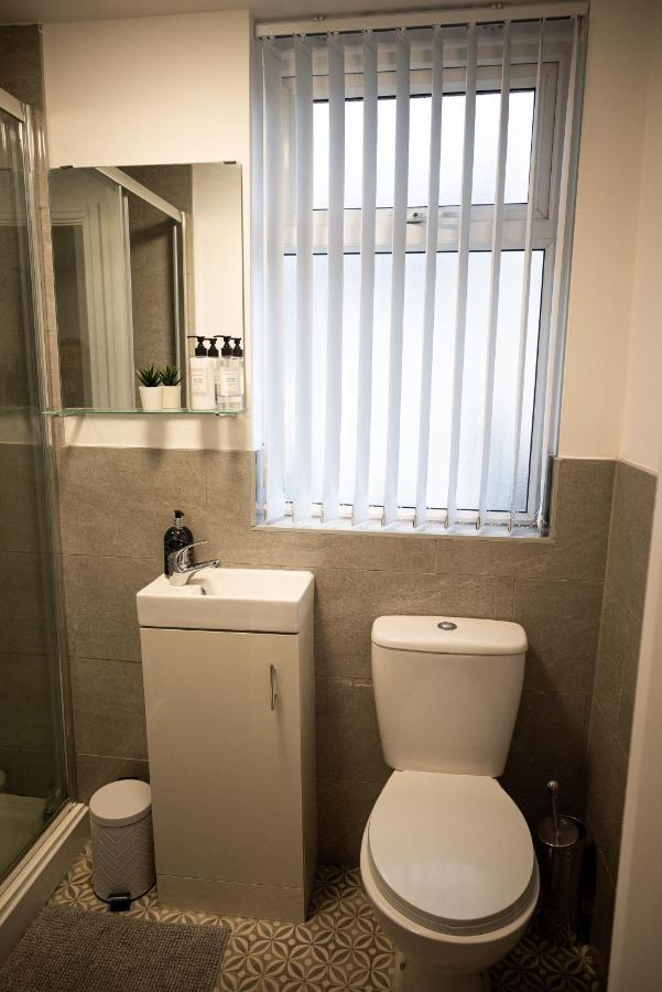 Elmo River Studios - 6 En-Suites In Wallasey - Easy Parking - Short And Long Stays Welcome Eksteriør billede